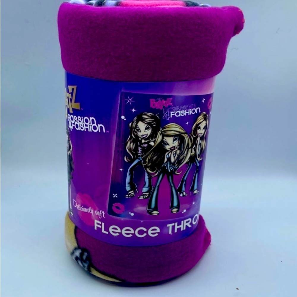 Bratz Fleece Throw 50" x 60" Blanket